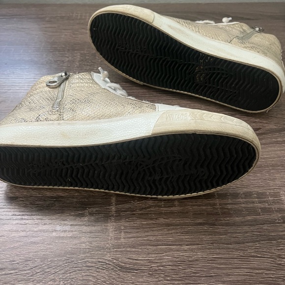 Vintage Havana White and Tan Star Sneakers - Picture 7 of 7